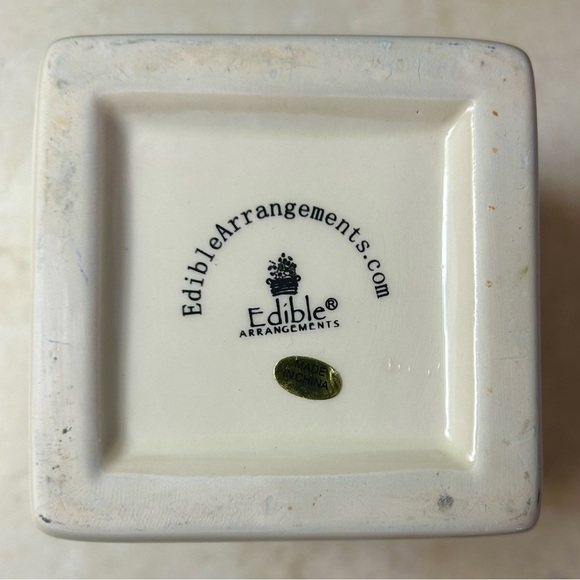 Edible Arrangements heart vase. 4.75”x5.25” - Picture 5 of 8